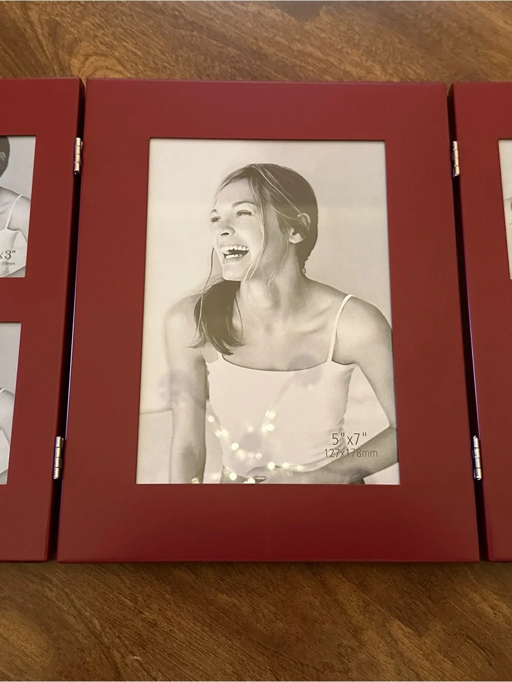 Red Triple-Panel Folding Photo Frame - 5 Photos in 1